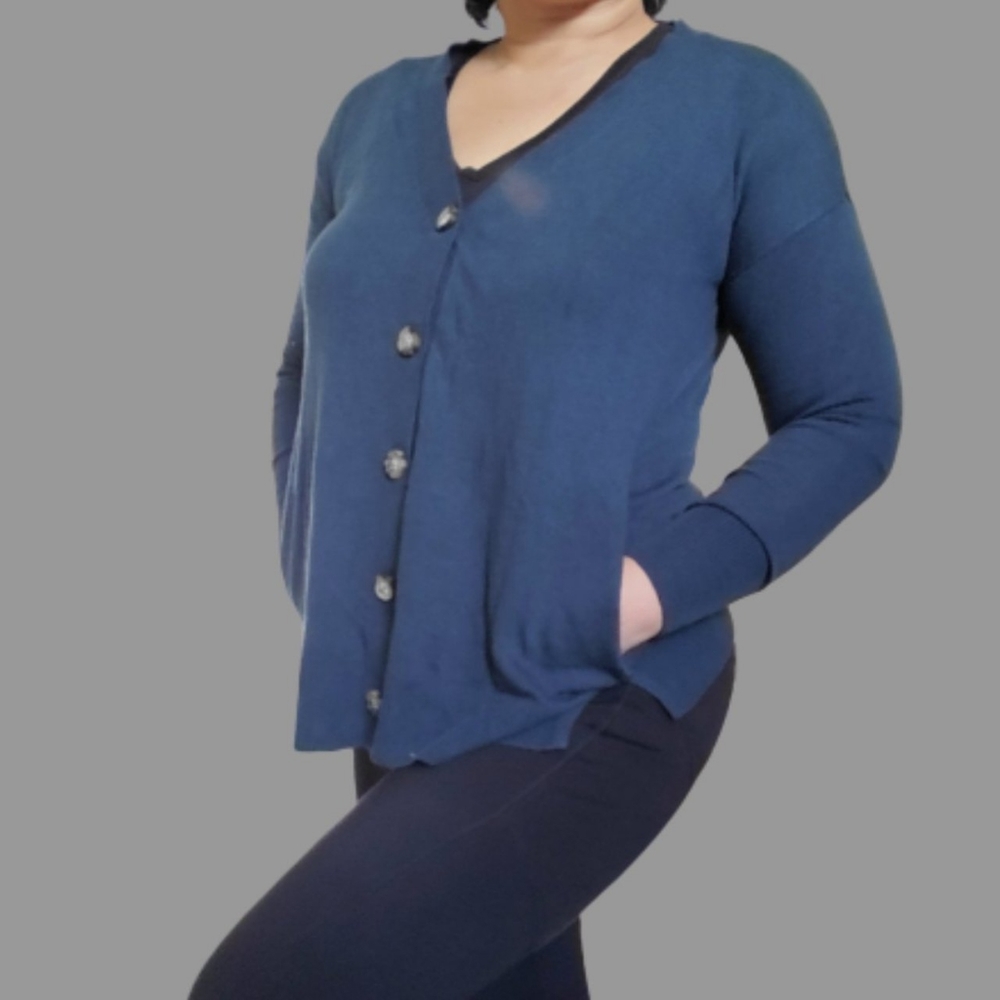 🏷3/$25 Ann Taylor Cardigan